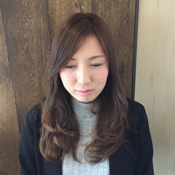 長めの前髪をふんわりさせたい方にオススメの乾かし方