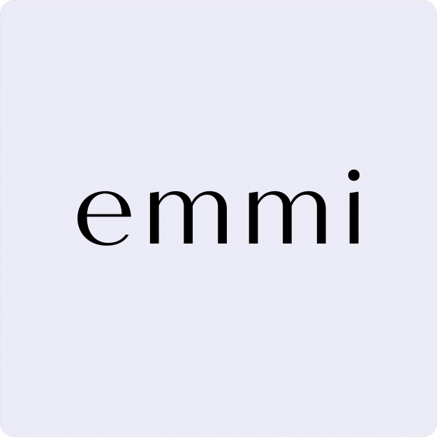アパレルブランドemmiのロゴ