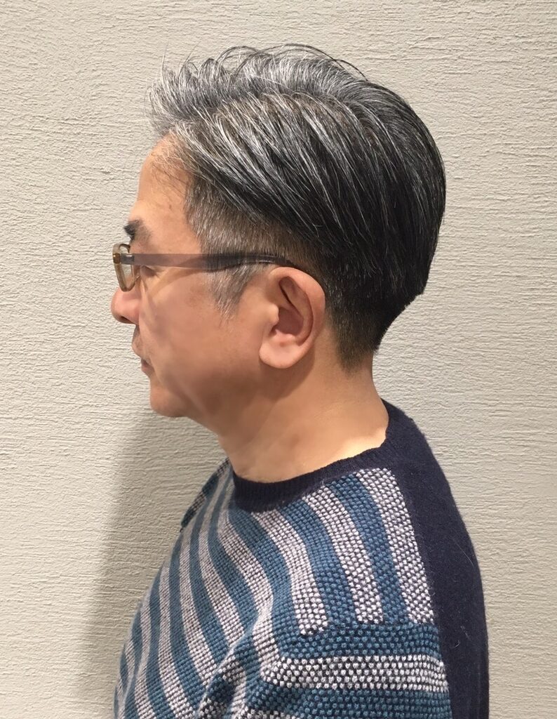白髪をカッコよく見せる50代の大人な刈り上げ(ko-35)