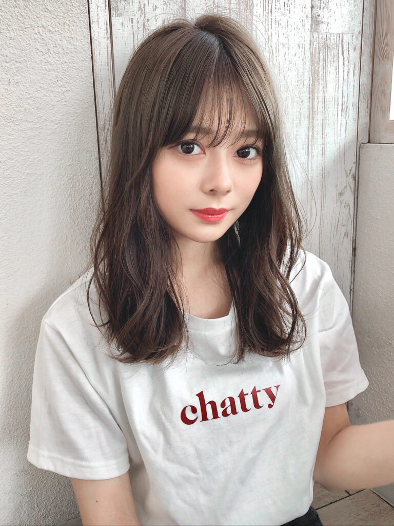 丸顔似合うシースルー前髪ゆるカールロングヘア