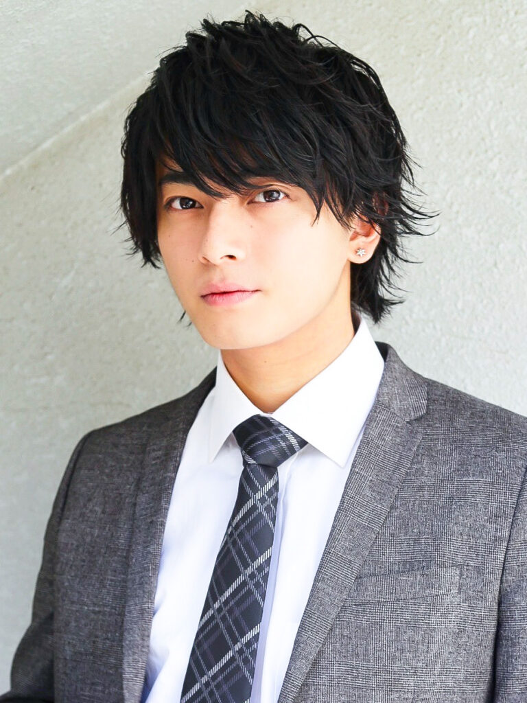 ３０代　メンズ　髪型　ビジネスヘア　ウルフ