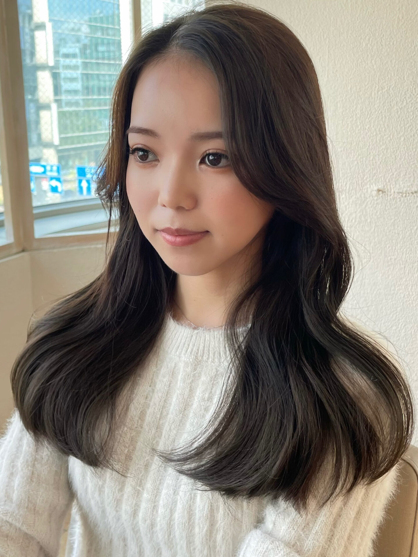 くびれヘア　韓国ヘア　かきあげ前髪　セミロング