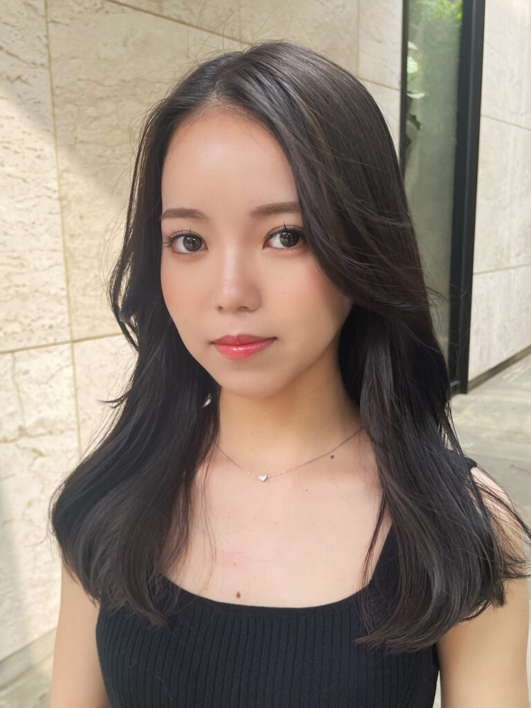 韓国ヘア　前髪なし　セミロング　くびれ