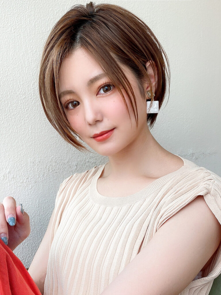 ショートボブ　センターパート　縮毛矯正　センター分け