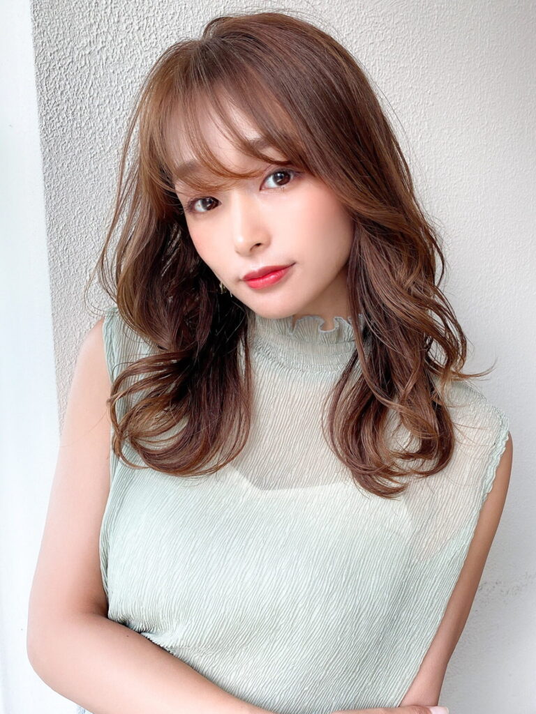 セミロング　レイヤーカット　ゆるふわ巻き
