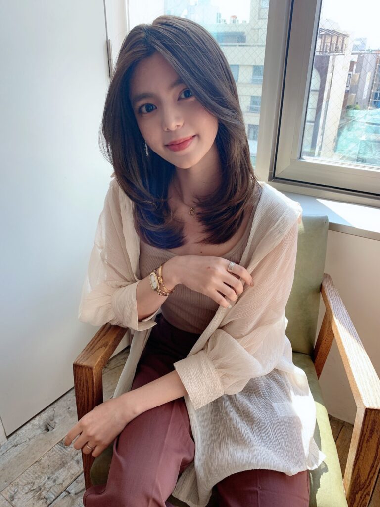 前髪長めレイヤースタイル美シルエットヘア