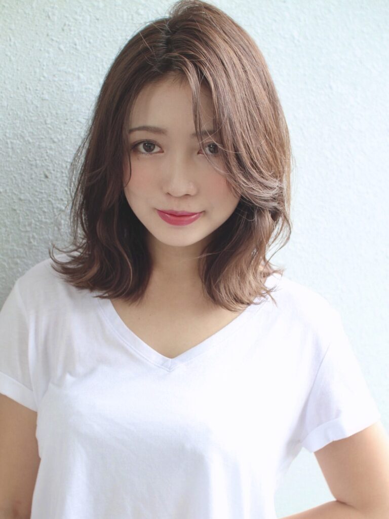前髪なし大人可愛いくびれミディ