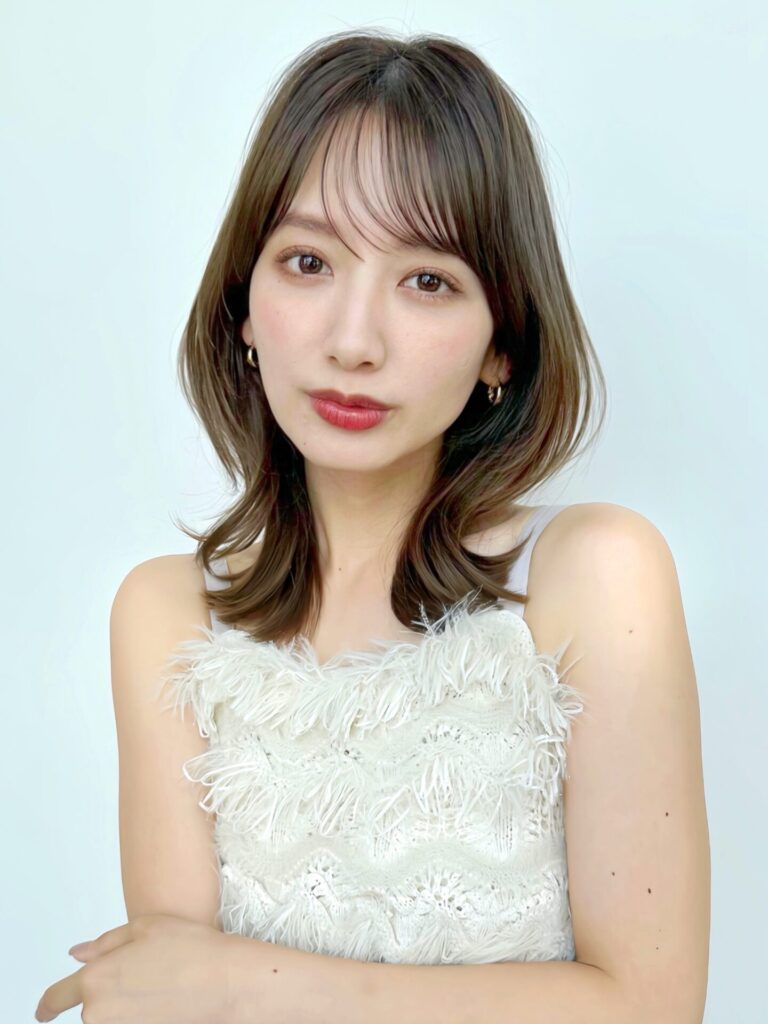 自然な動きと艶のあるくびれヘア/流れるお顔まわりカット