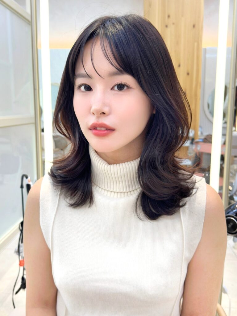 自然な動きと艶のあるくびれヘア/流れるお顔まわりカット