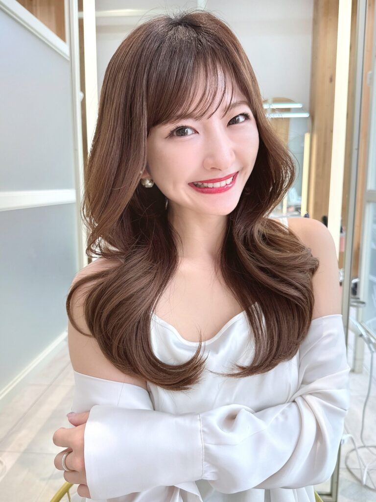 自然な動きと艶のあるくびれヘア/流れるお顔まわりカット