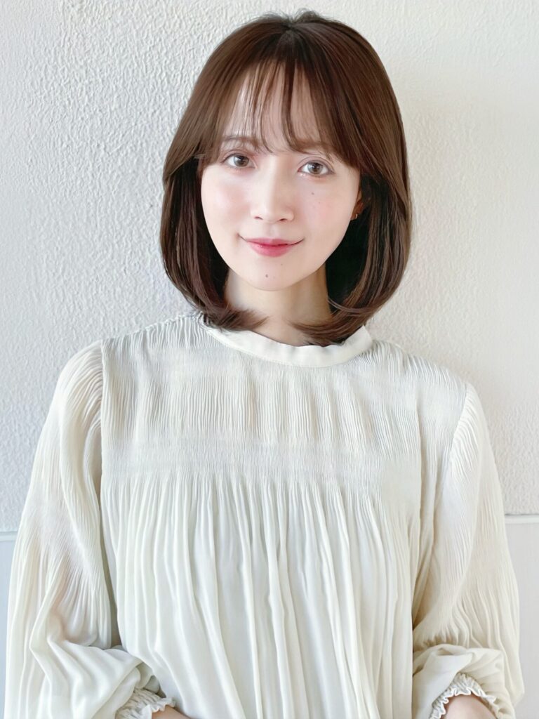 ミディアムレイヤーひし形シルエット髪質改善カラーロブ