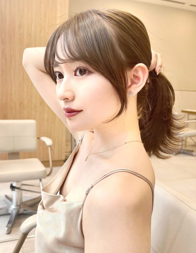 自然な動きと艶のあるくびれヘア/流れるお顔まわりカット