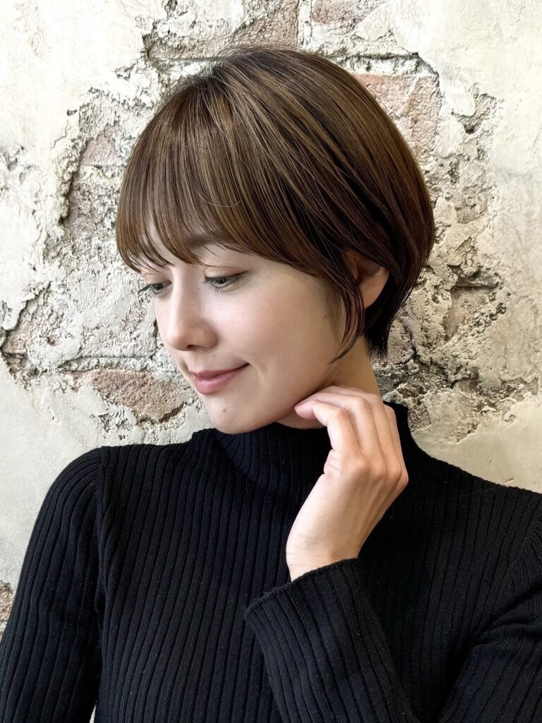 横顔美人ショート