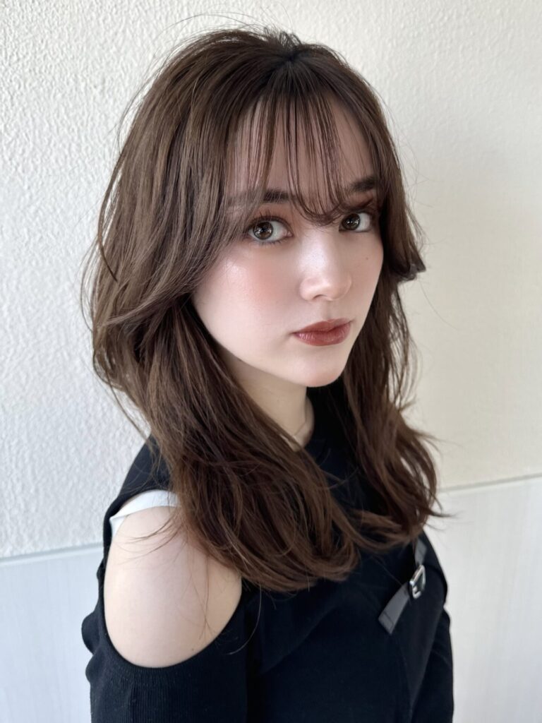 上品なミディアムヘアスタイル