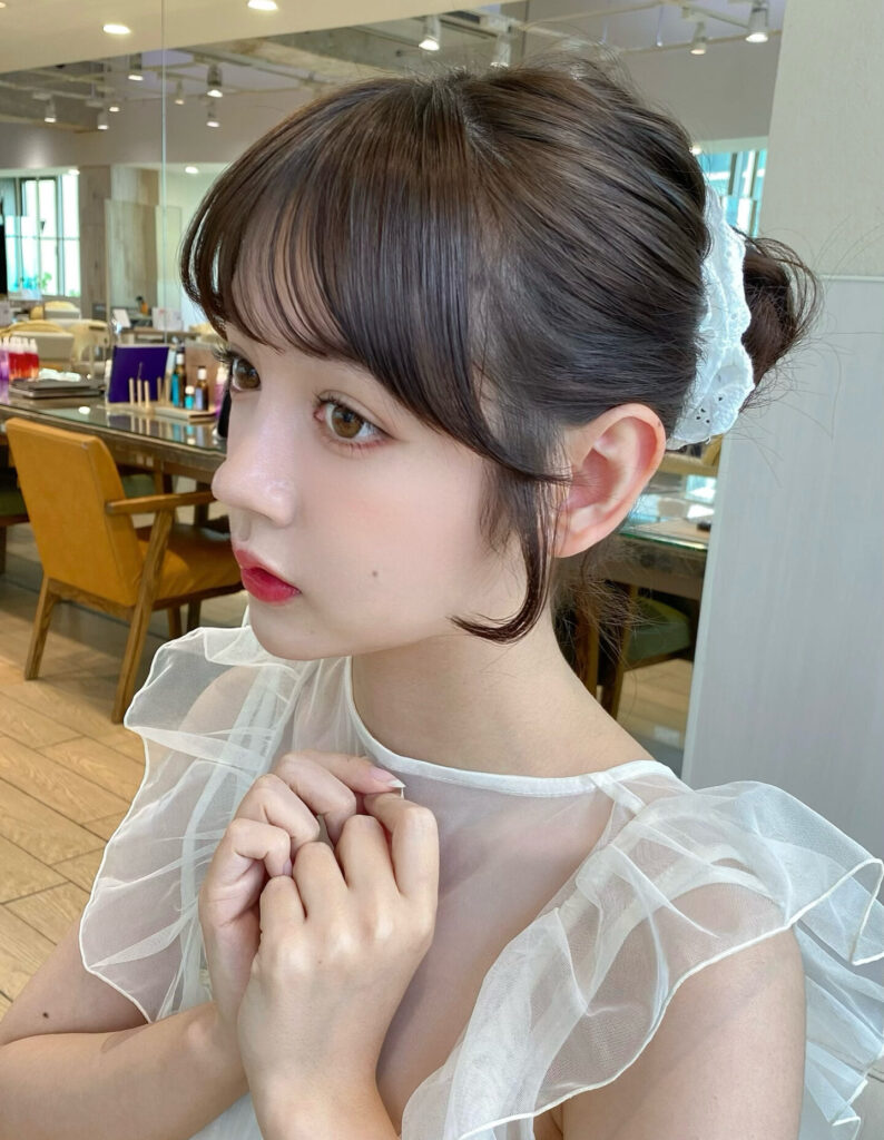 小顔見えを叶えるナチュラルまとめ髪