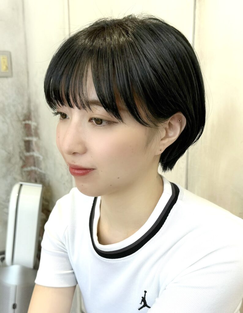 大人の耳掛けショート★暗髪で透明感♪