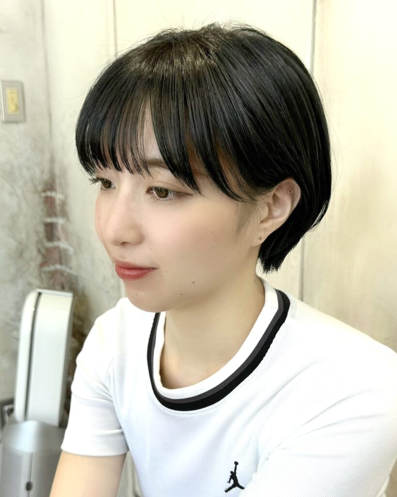 大人の耳掛けショート★暗髪で透明感♪