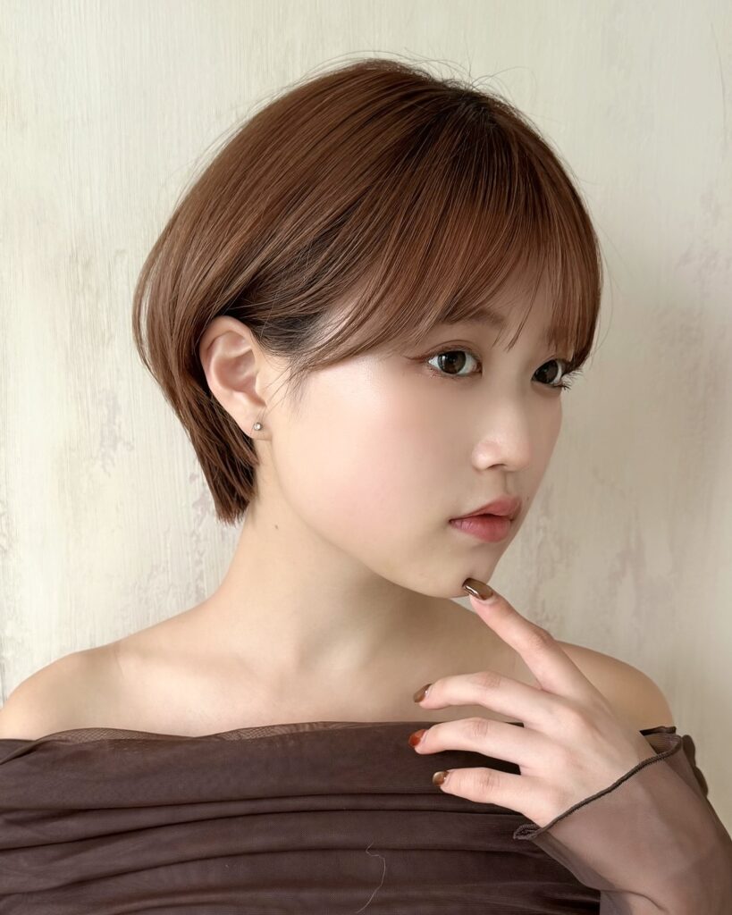 耳掛けも可愛い 大人ショートボブ